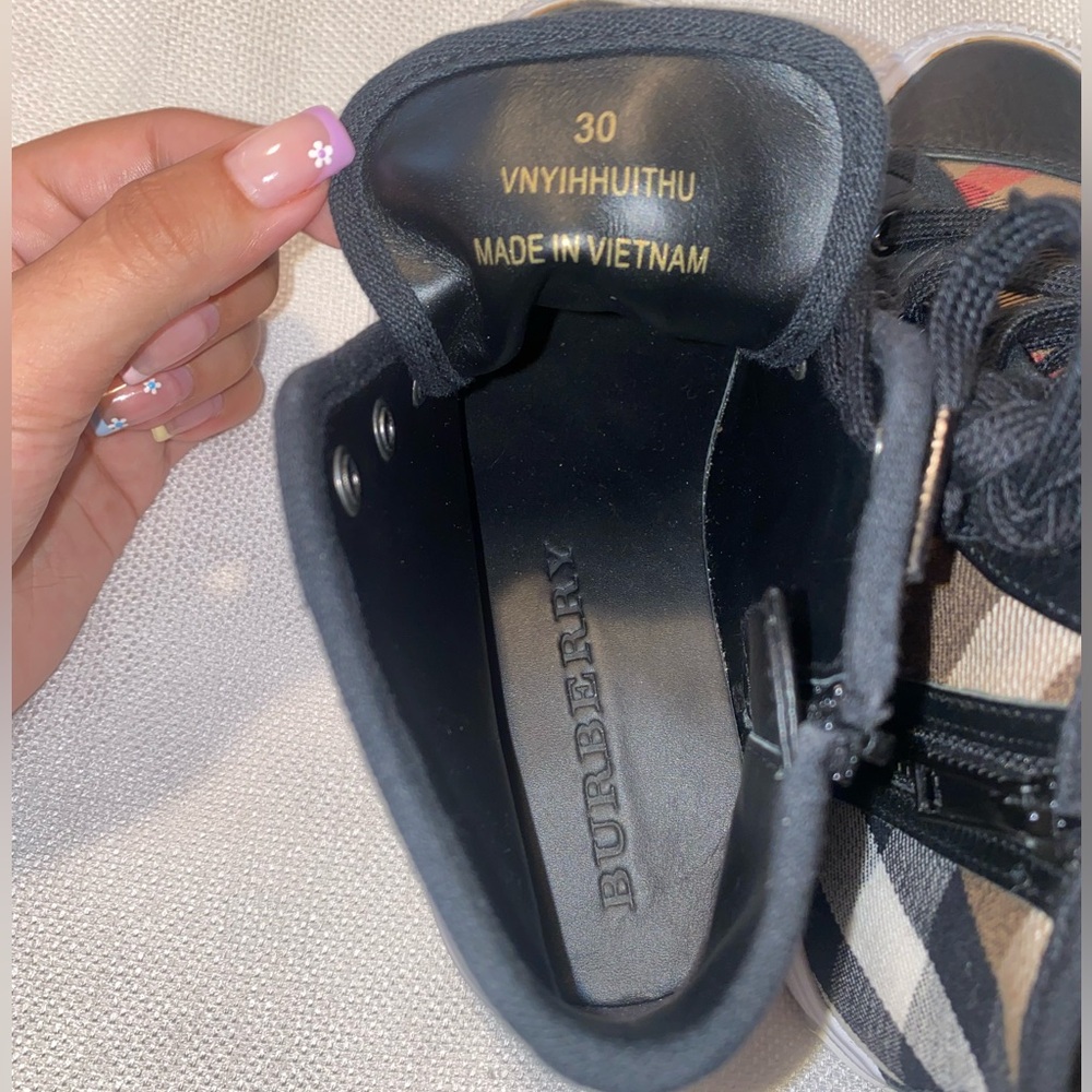 Burberry Children Sneaker Size 30 - Picture 5 of 5